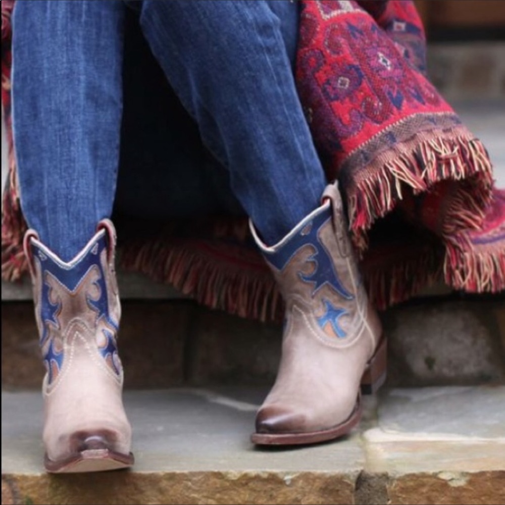 Trask Laurel short cowboy western boots booties